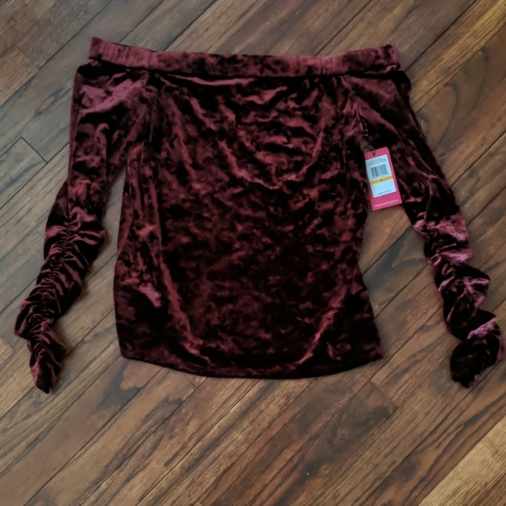 Vince Camuto off shoulder velvet top